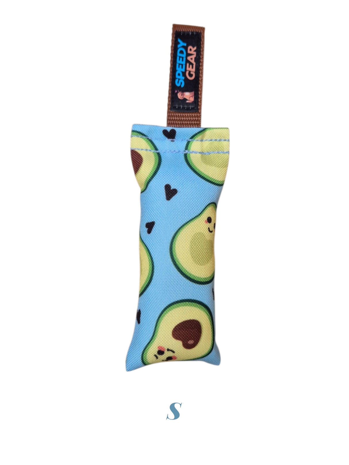 gourmetpfoten.de Speedy Gear Avocado Hundespielzeug aus robustem Stoff mit Schlaufe auf hellblauem Grund