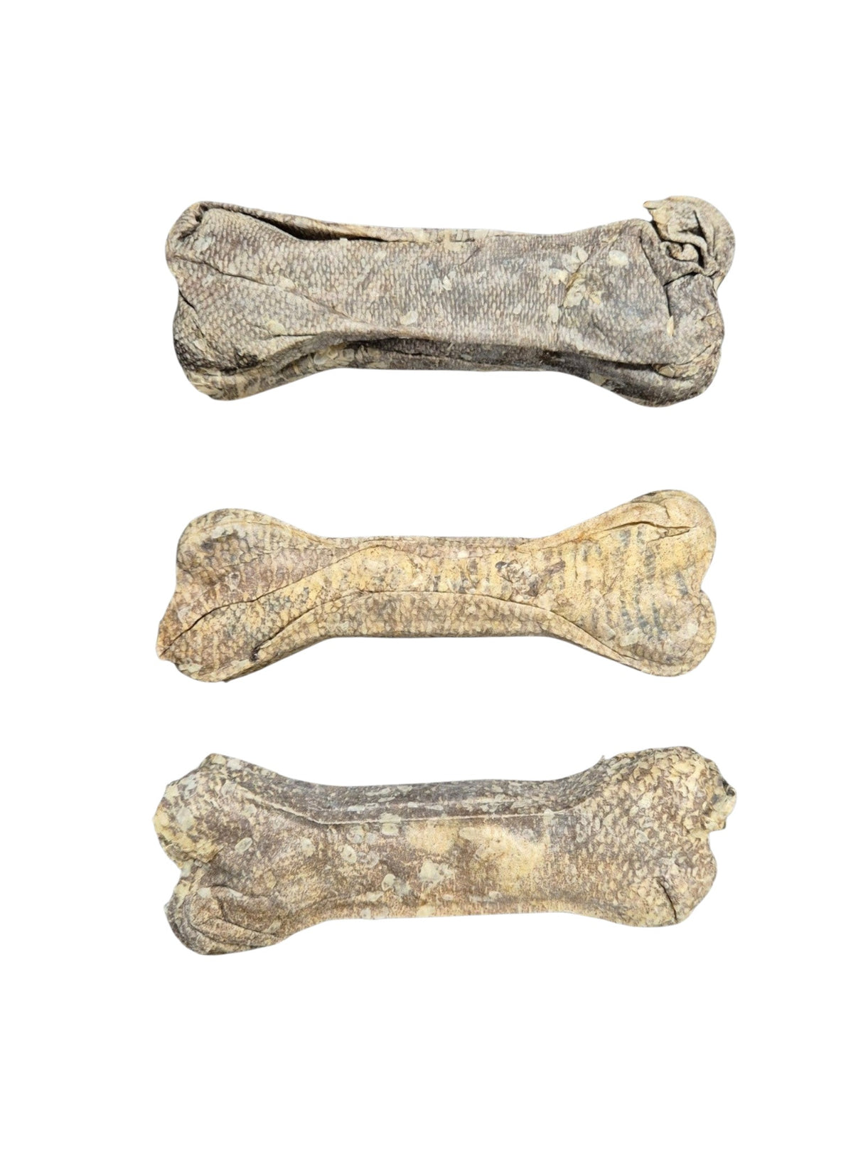 Drei naturbelassene gourmetpfoten.de Kauknochen aus getrockneter Haut zur Zahnpflege und Beschäftigung für Hunde