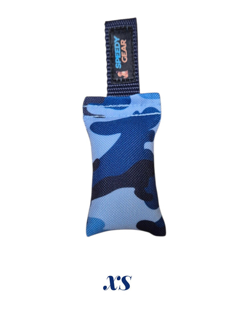gourmetpfoten.de SPEEDY GEAR Beißwurst für Hunde in blauem Camouflage-Design mit robuster Schlaufe