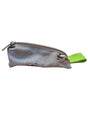 gourmetpfoten.de kleine graue Leckerlitasche mit Faultier-Motiv, Reißverschluss und grüner Schlaufe für unterwegs