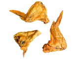 Drei getrocknete Hühnerflügel von gourmetpfoten.de als natürlicher und gesunder Kausnack für Hunde