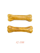 Zwei 17 cm lange gourmetpfoten.de Kauknochen aus natürlicher Rinderhaut zur Zahnpflege für Hunde