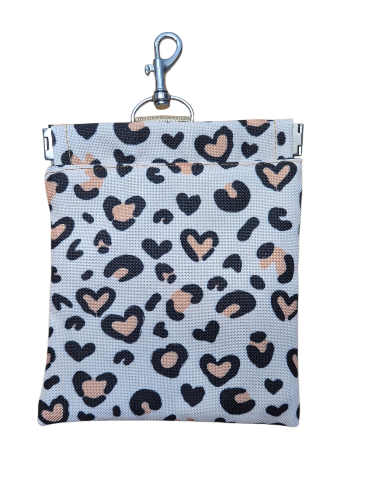 gourmetpfoten.de Leckerlibeutel mit Herz-Leopardenmuster in Beige und Schwarz, inklusive Metallkarabiner