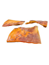 gourmetpfoten.de naturbelassene Rinderkopfhaut Stücke als gesunder Kausnack für Hunde zur Zahnpflege