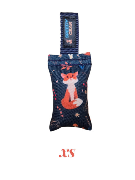 gourmetpfoten.de SPEEDY GEAR Beißkissen für Hunde in XS mit Fuchs-Motiv auf dunkelblauem Stoff und robuster Schlaufe