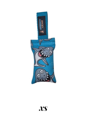 gourmetpfoten.de SPEEDY GEAR Beißkissen für Hunde in Blau mit Hai-Motiv und praktischer Handschlaufe, Größe XS