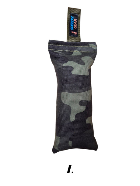 gourmetpfoten.de SPEEDY GEAR Beißwurst in Camouflage-Optik mit robuster Schlaufe für Zerrspiele mit Hunden