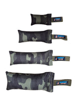gourmetpfoten.de SPEEDY GEAR Beißwurst Spielzeug in vier verschiedenen Größen mit robustem Camouflage-Muster