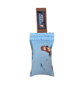 gourmetpfoten.de Speedy Gear Dummy Otter in Hellblau mit Fisch-Motiv und robuster Wurfschlaufe für Apportiertraining