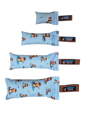 gourmetpfoten.de Speedy Gear Dummy Otter in vier Größen mit blauem Otter-Muster und robuster Wurfschlaufe