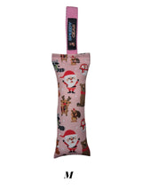 gourmetpfoten.de SPEEDY GEAR Zerrspielzeug für Hunde in Rosa mit weihnachtlichem Muster und praktischer Handschlaufe